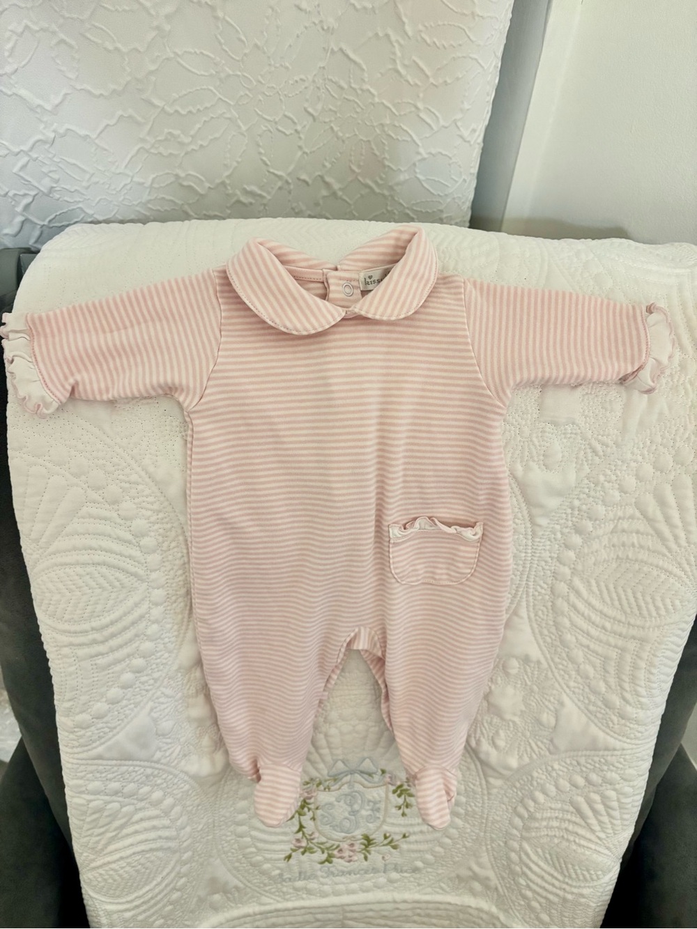 Kissy kissy striped outfit